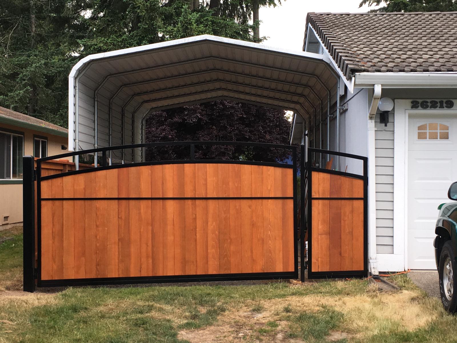 Comparison of different payment structures for fence builders